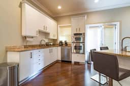 Luxury 4BR 4-Story Chicago Villa Prime Gold Coast