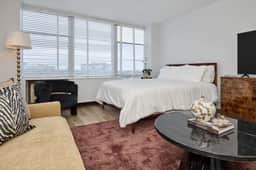Modern Studio Near McCormick | Gym & Rooftop