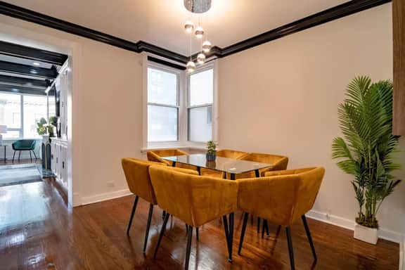 Modern 4BR Gold Coast | Duplex with Jacuzzi + Balcony