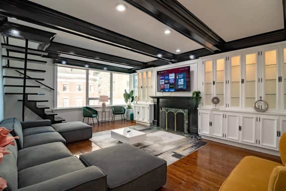 Modern 4BR Gold Coast | Duplex with Jacuzzi + Balcony