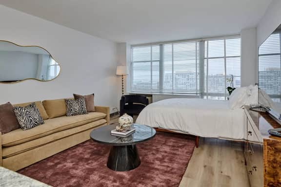 Modern Studio Near McCormick | Gym & Rooftop