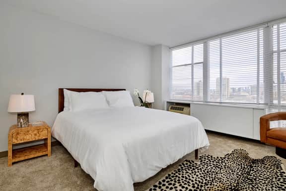 Spacious 3BR Sleeps 8, 5 Min to McCormick *Gym + Rooftop