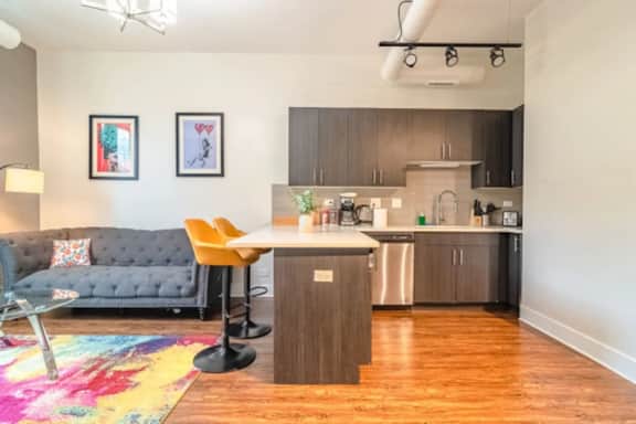 Stylish friendly 3BR Suite | Near McCormick