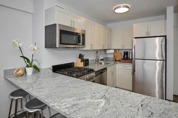 1BR Urban Retreat *Skyline Views