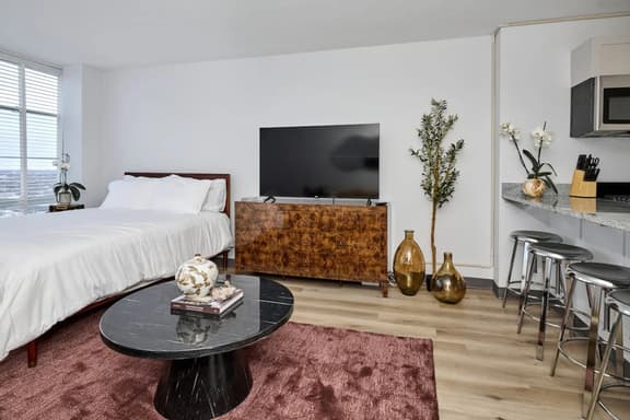 Modern Studio Near McCormick | Gym & Rooftop