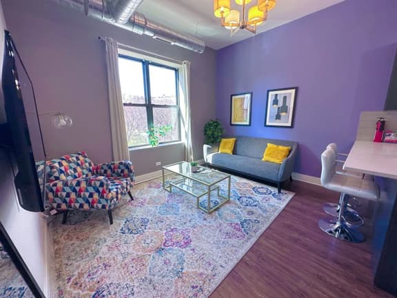 Spacious 3BR Smoke Ok | McCormick UIC Campus