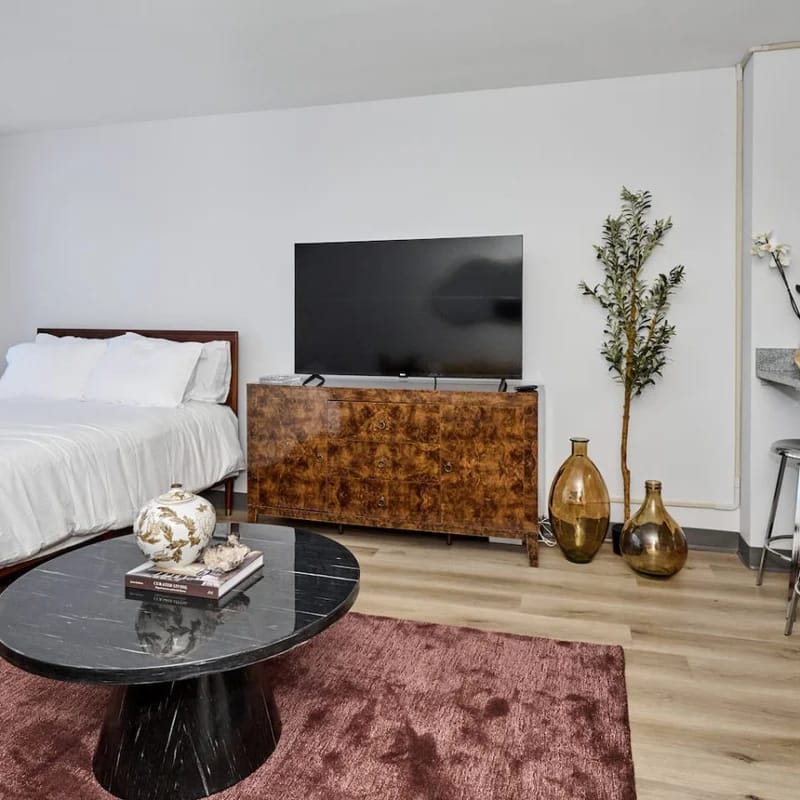 Modern Studio Near McCormick | Gym & Rooftop