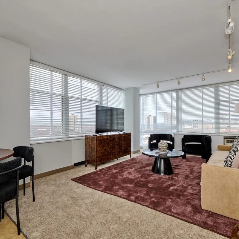 Spacious 3BR Sleeps 8, 5 Min to McCormick *Gym + Rooftop